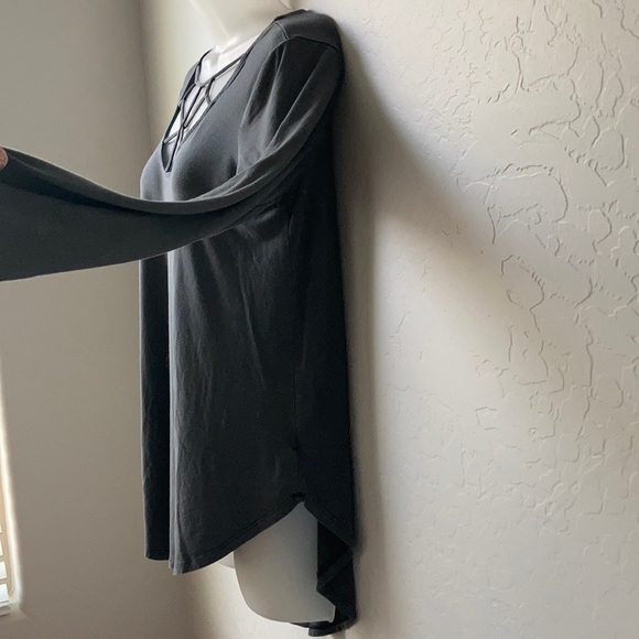 American Eagle Medium charcoal cage front flow top - Picture 5 of 11